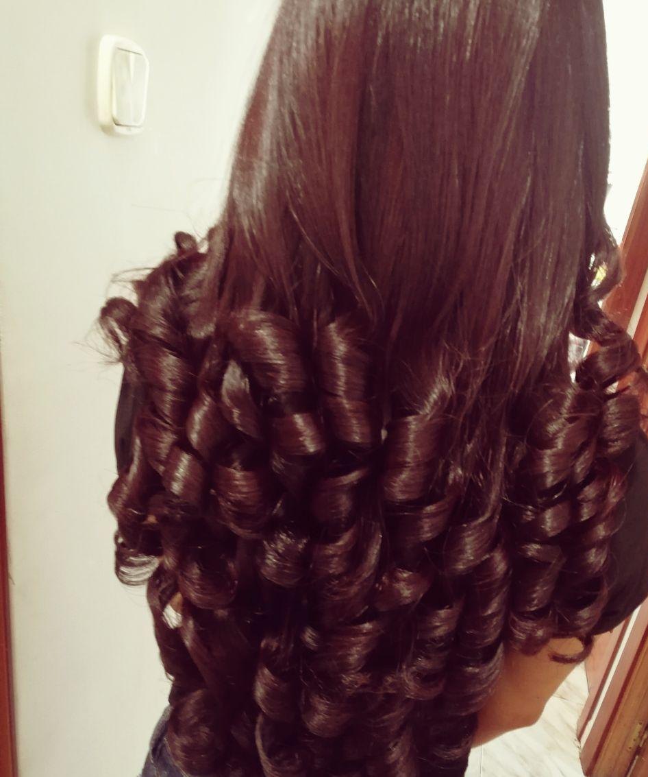 Rizos marcados con volumen — look evento (Mia Salón)